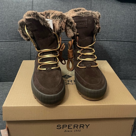 NEVER WORN. Brown suede ankle boots with fur - Picture 7 of 8